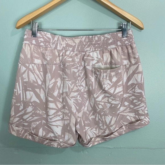 Lululemon Spring Break Away Short Shadow‎ Leaf Light Ivory Muse Sz 8 W7AY6S - Picture 3 of 5